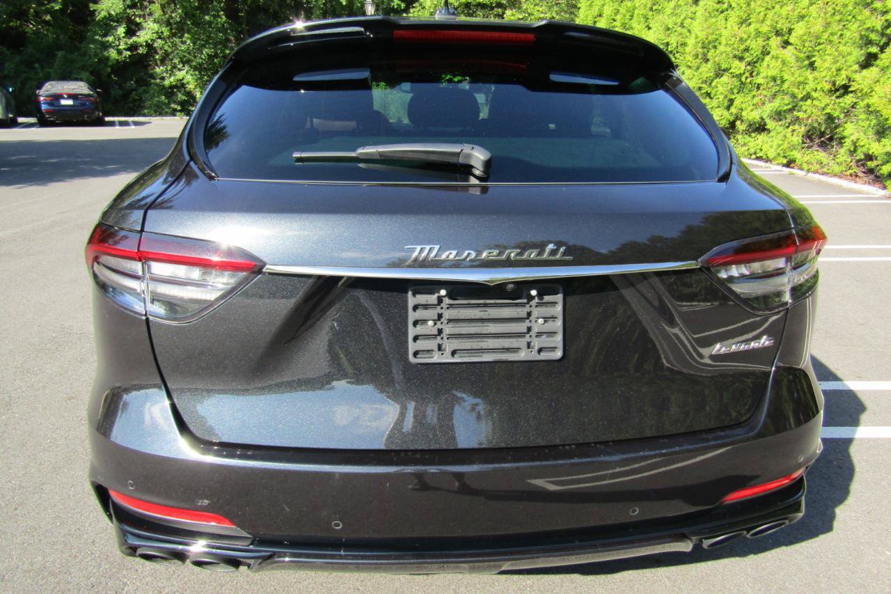 Used 2022 Maserati Levante Trofeo AWD/4WD image 11