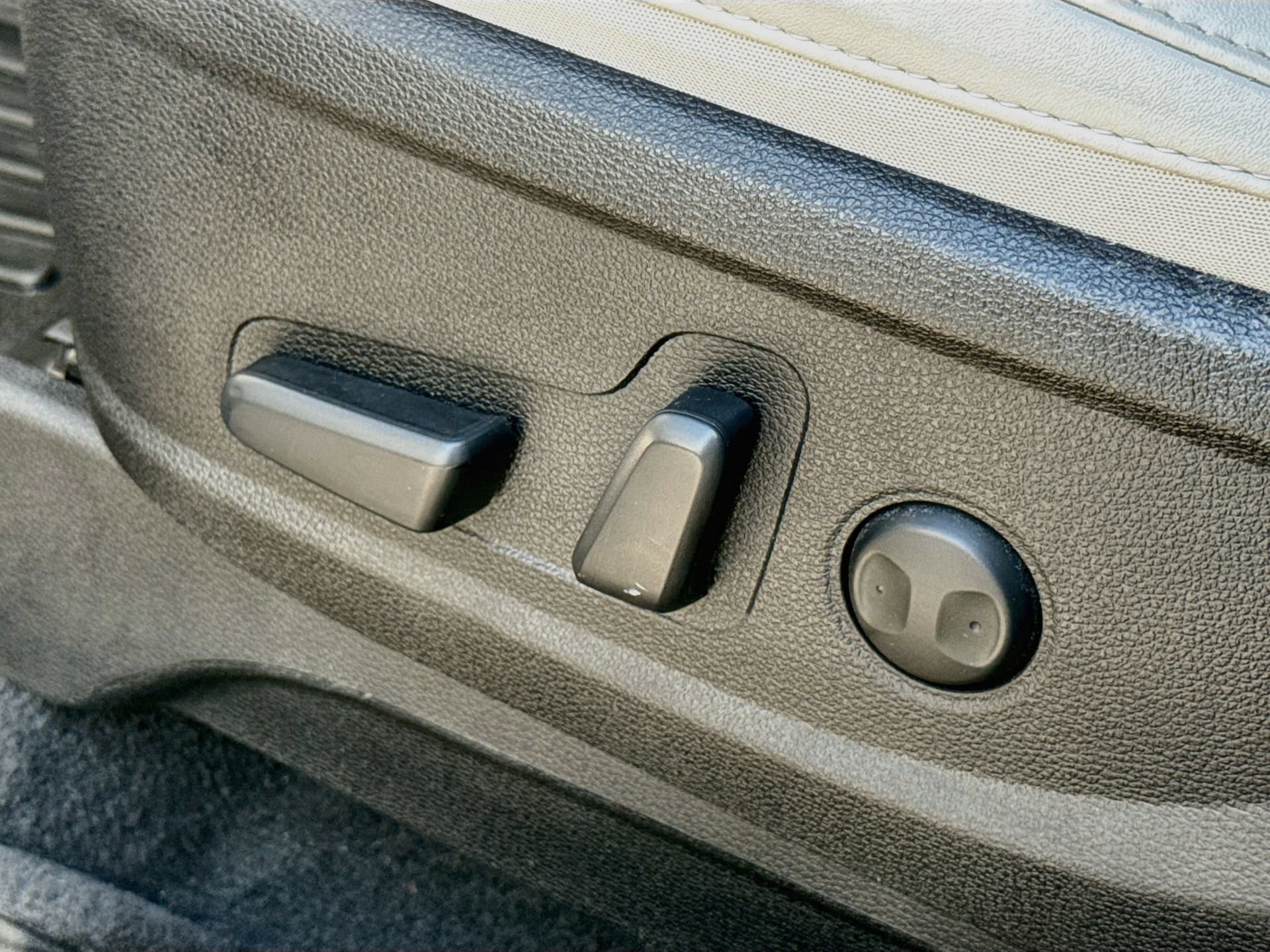 Used 2024 Kia Telluride S w/ S Sunroof Package FWD image 25