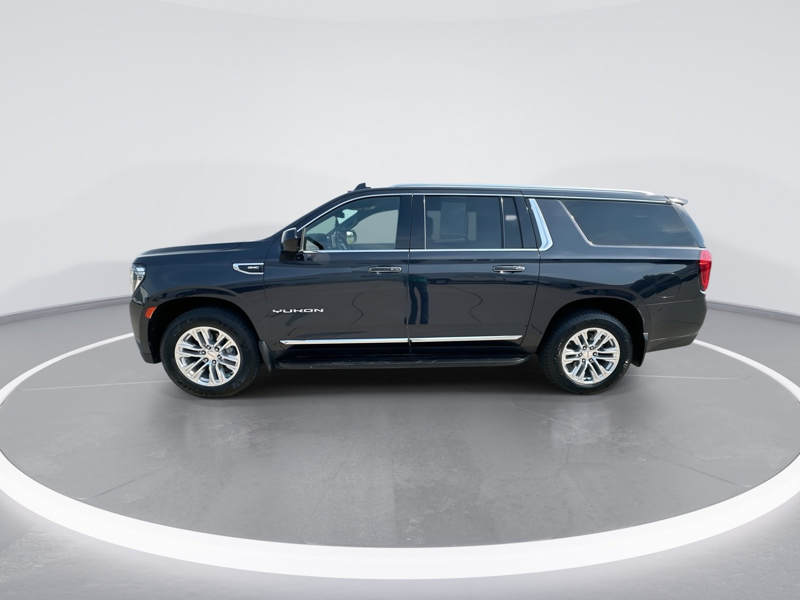 Certified 2023 GMC Yukon XL SLT AWD/4WD image 5