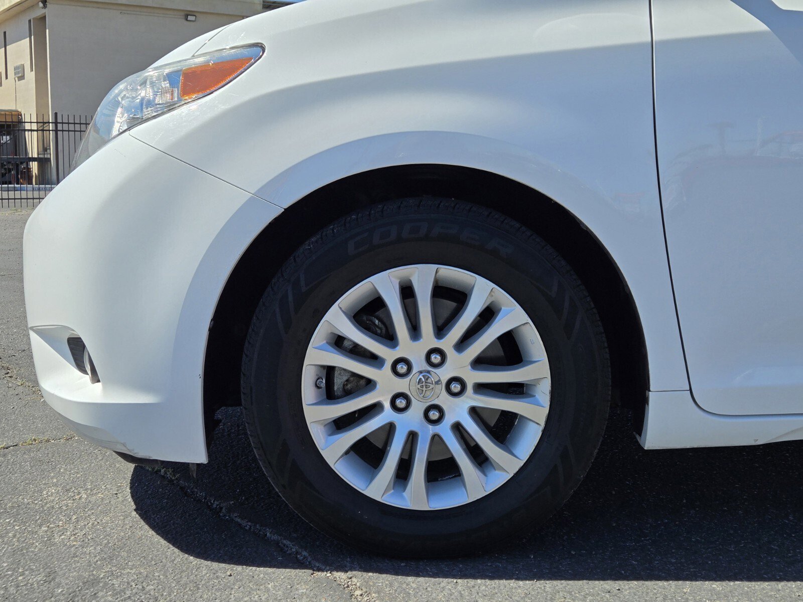 Used 2012 Toyota Sienna XLE FWD image 6