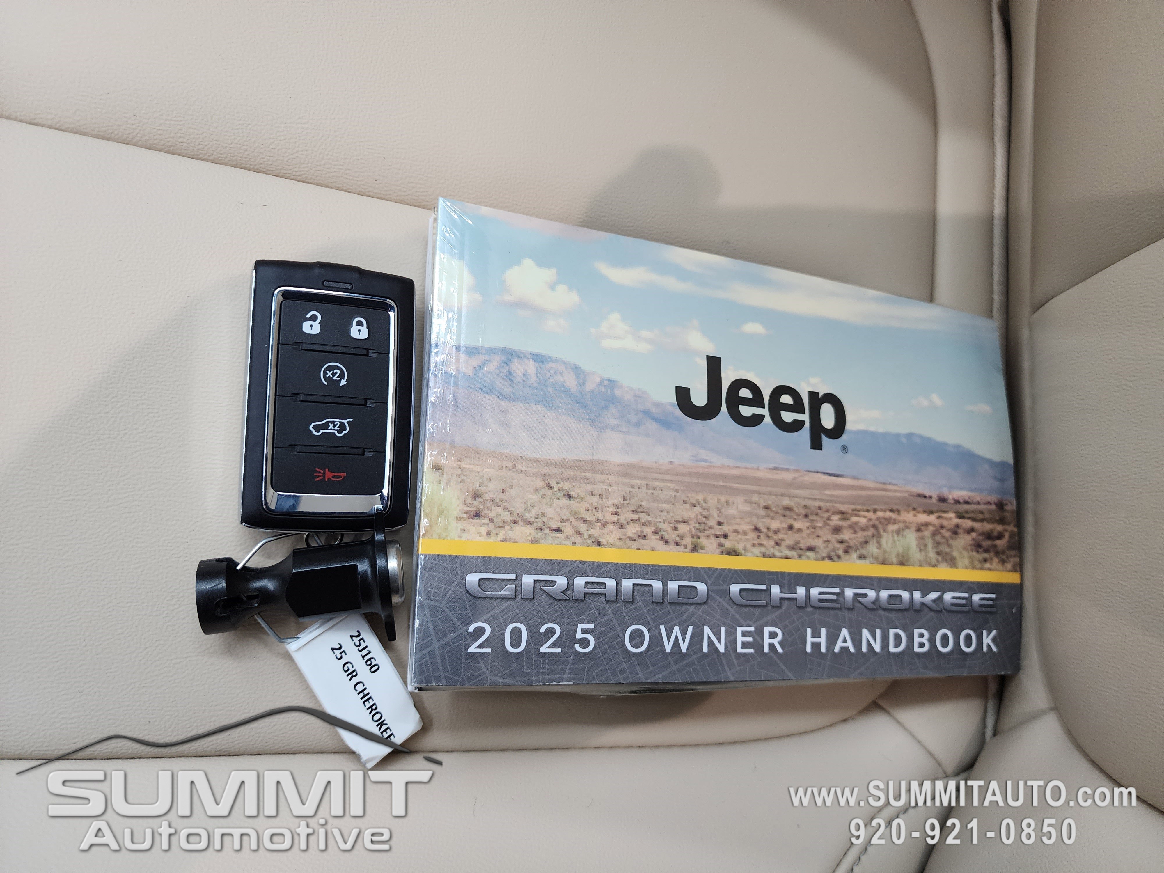 New 2025 Jeep Grand Cherokee Limited w/ Black Appearance Package image 49