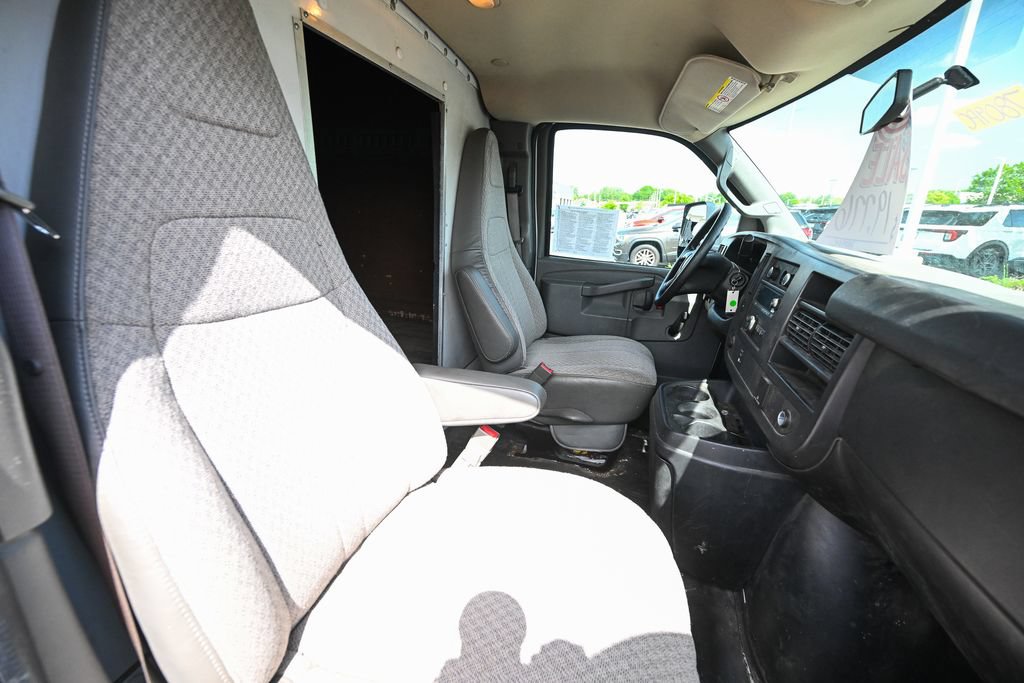 Used 2016 GMC Savana 3500 RWD image 19