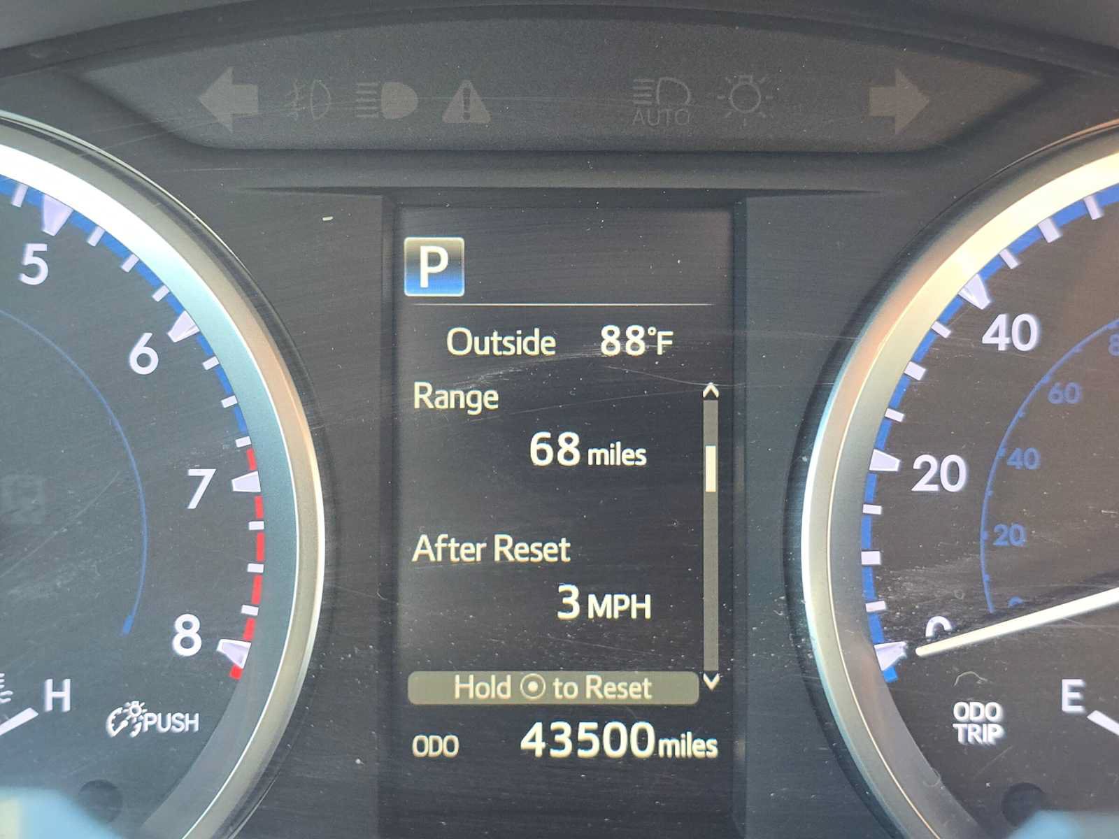 Used 2018 Toyota Highlander LE FWD image 25
