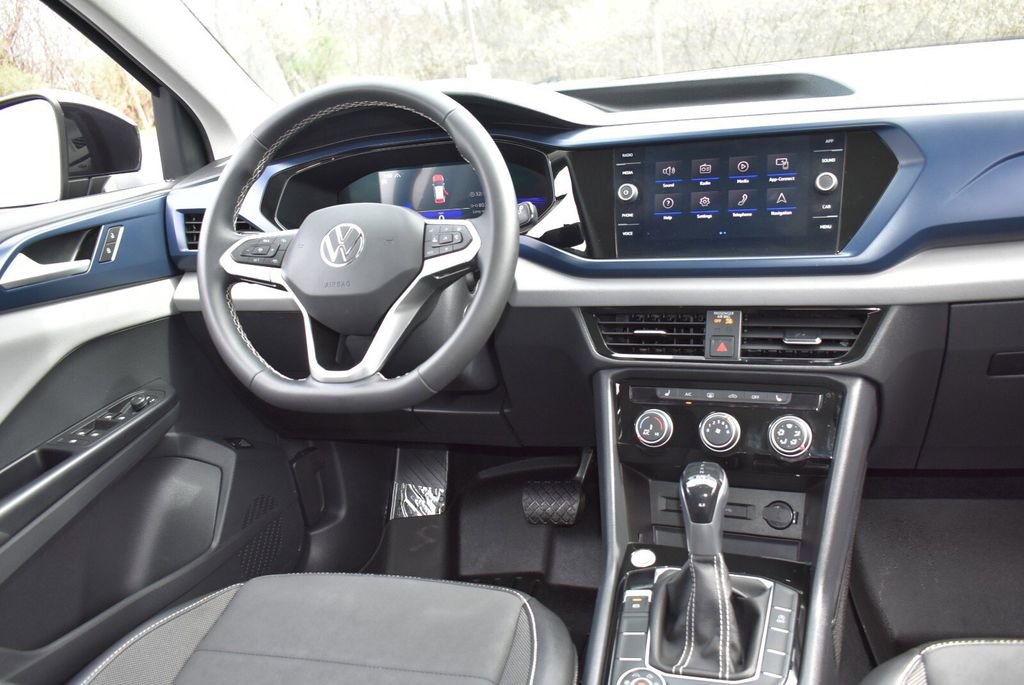 Used 2023 Volkswagen Taos SE w/ Panoramic Sunroof Package AWD/4WD image 28