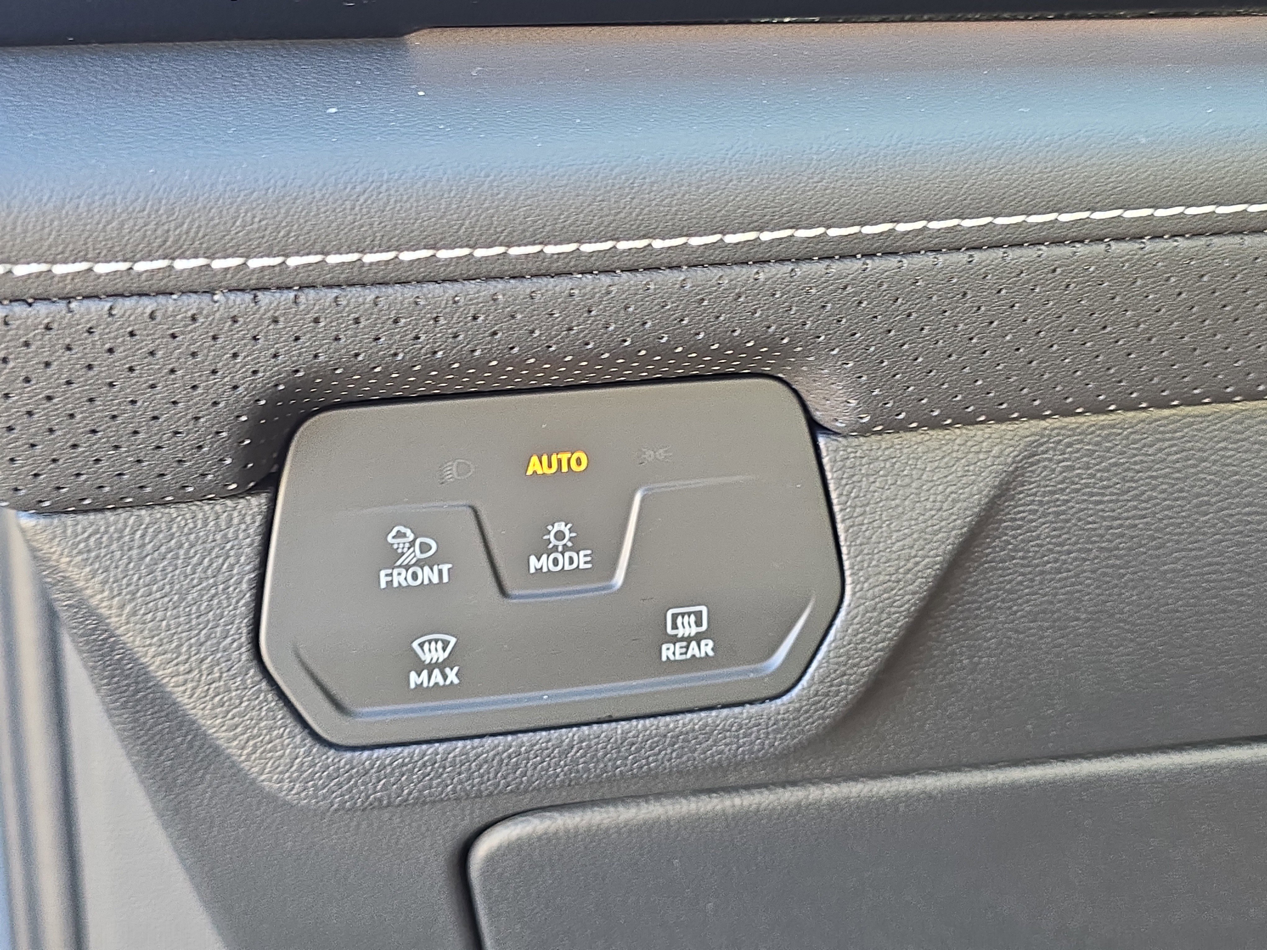 New 2026 Volkswagen Atlas SEL image 28