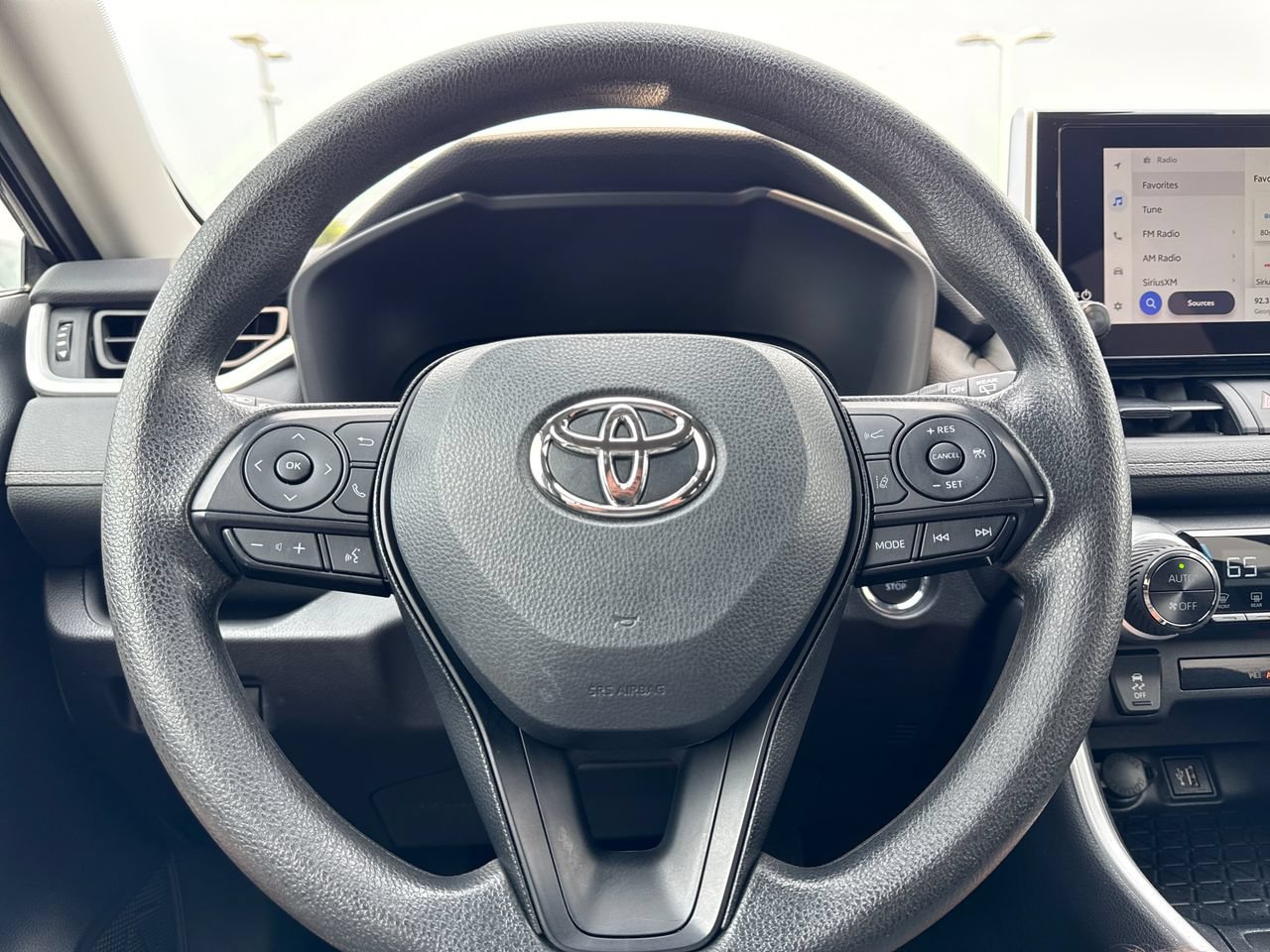 Used 2025 Toyota RAV4 XLE AWD/4WD image 17