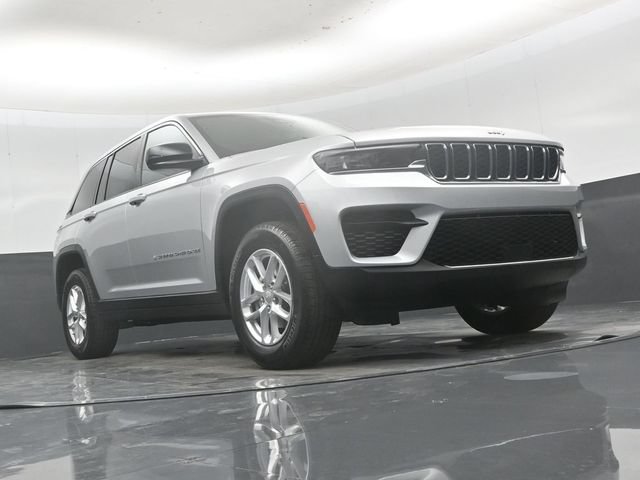 New 2026 Jeep Grand Cherokee Laredo w/ Trailer Tow Package AWD/4WD image 46
