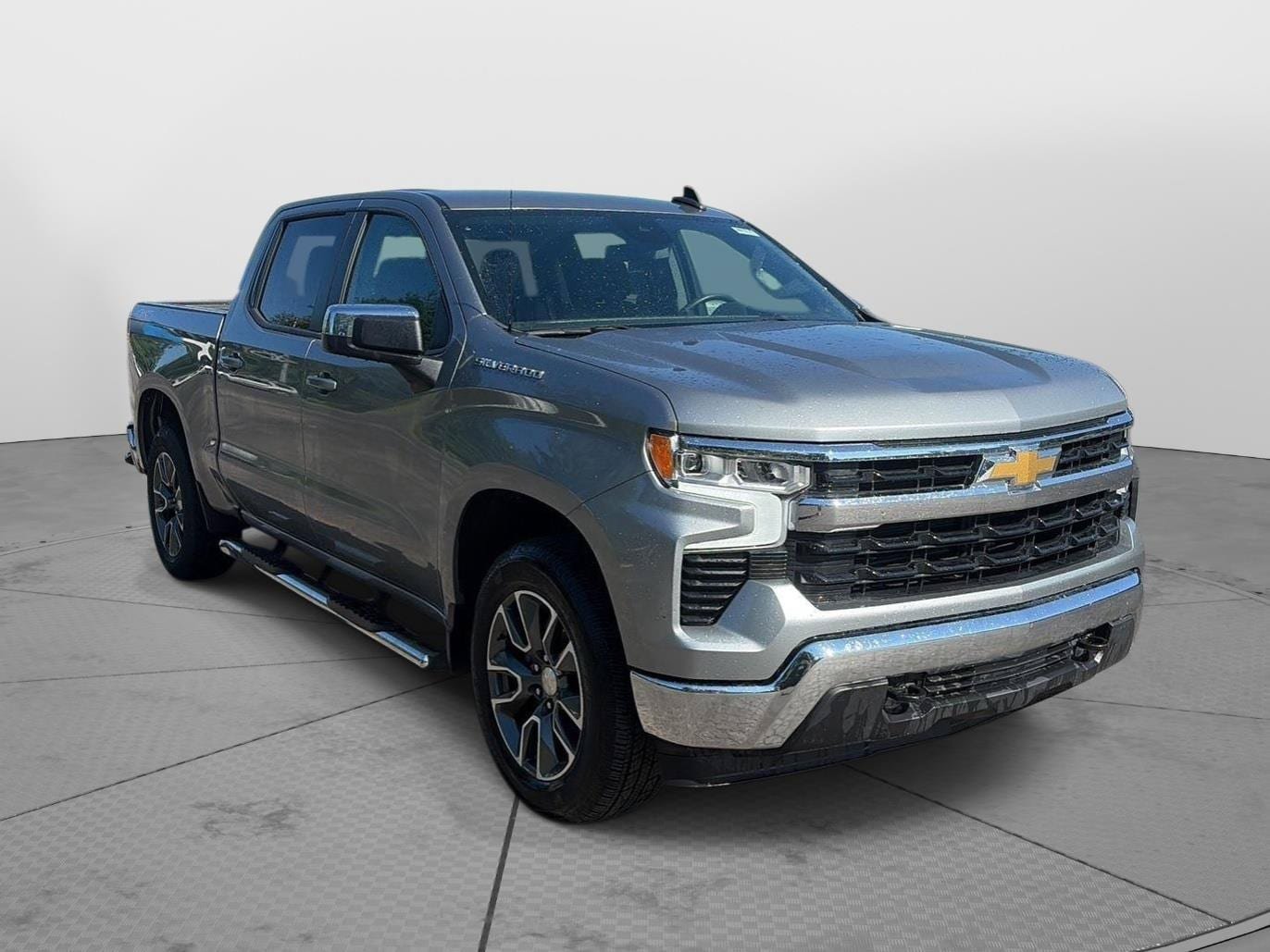 Used 2023 Chevrolet Silverado 1500 LT AWD/4WD image 3