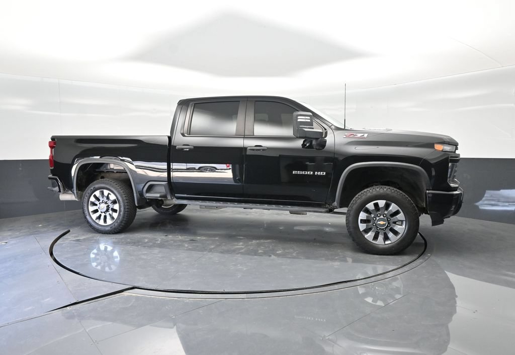 Used 2024 Chevrolet Silverado 2500 Custom w/ Custom Value Package AWD/4WD image 12