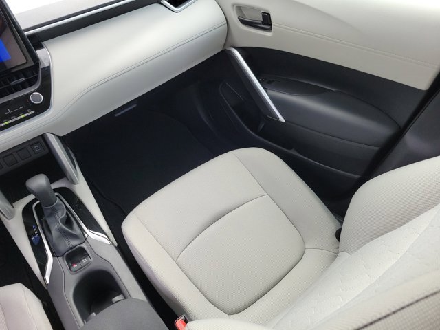 Used 2025 Toyota Corolla Cross L image 4