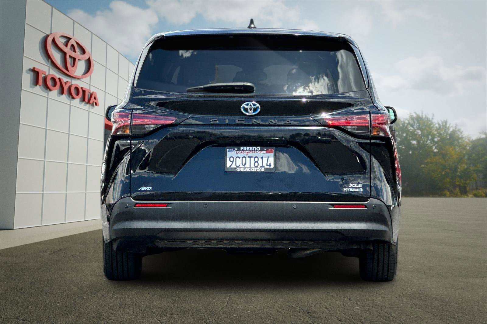 Certified 2022 Toyota Sienna XLE AWD/4WD image 4