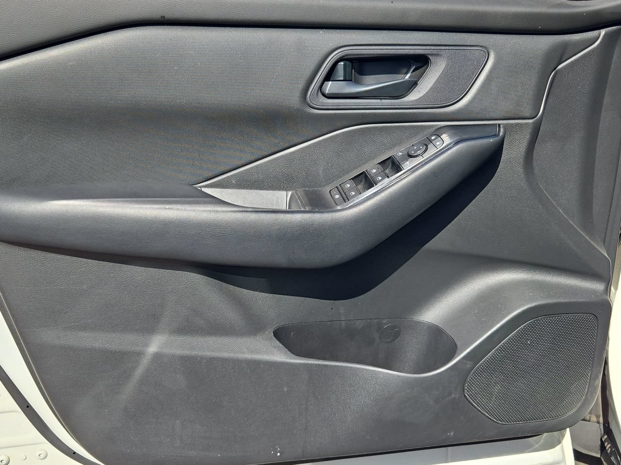 Used 2025 Nissan Rogue S FWD image 15