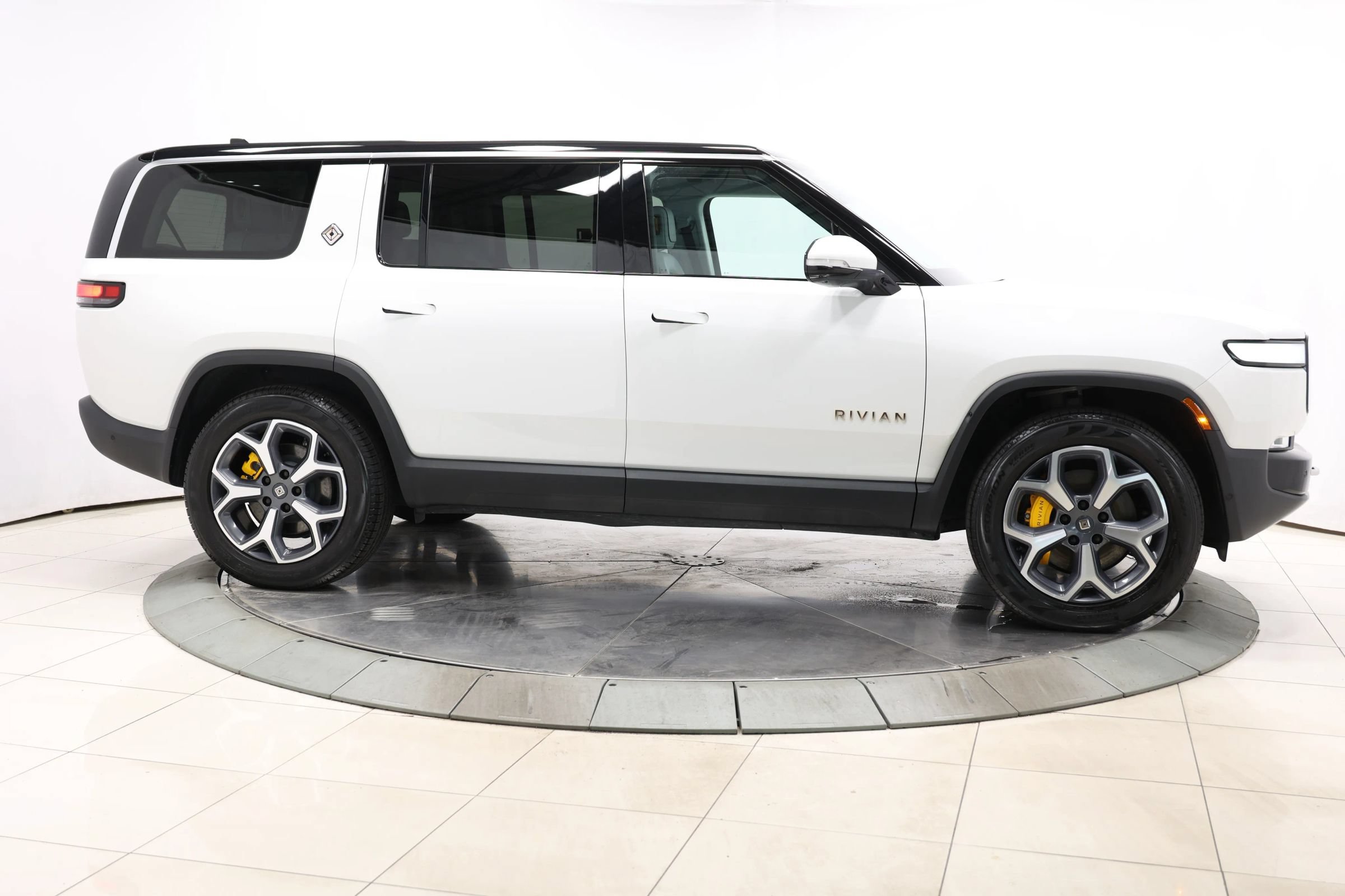 Used 2024 Rivian R1S Adventure Quad AWD/4WD image 79