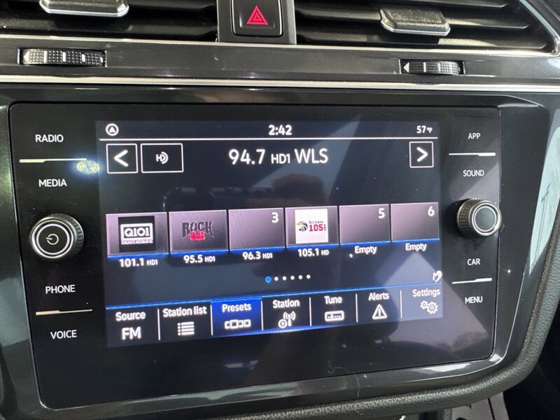 Used 2021 Volkswagen Tiguan SE w/ Panoramic Sunroof Package AWD/4WD image 20