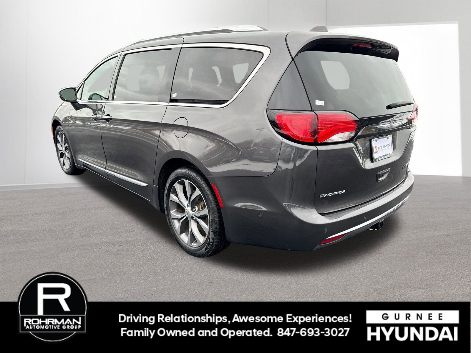 Used 2017 Chrysler Pacifica Limited image 7