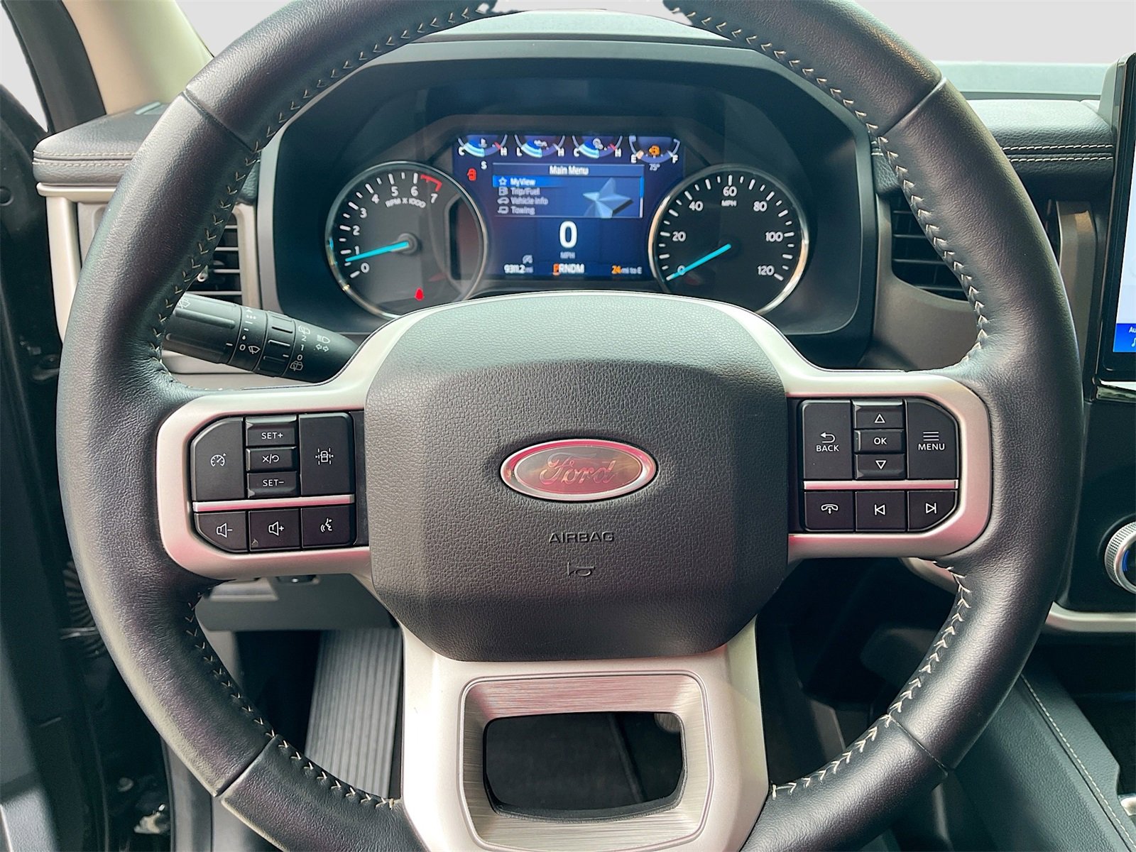 Used 2024 Ford Expedition XLT image 11