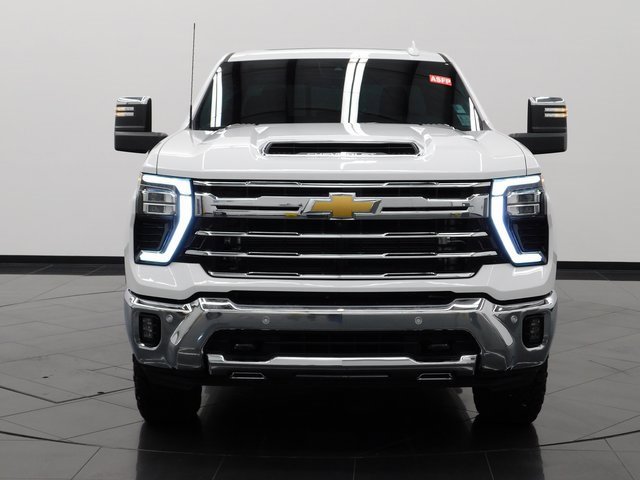 Used 2024 Chevrolet Silverado 2500 LTZ w/ LTZ Convenience Package image 4