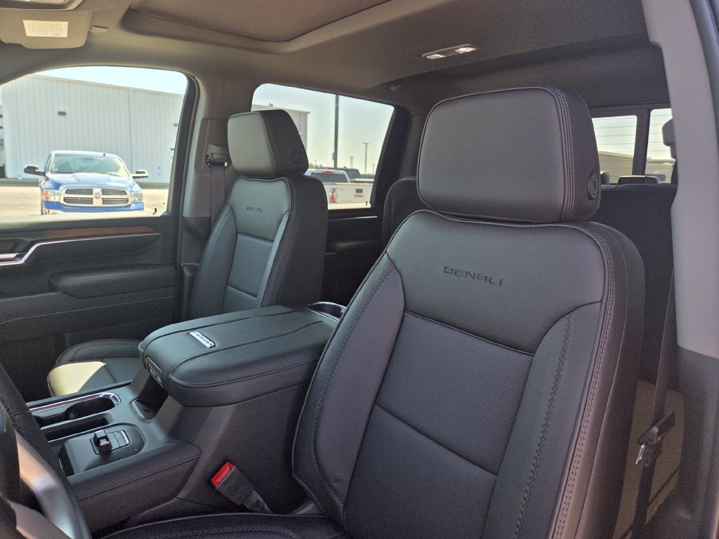 New 2026 GMC Sierra 3500 Denali w/ Denali Reserve Package AWD/4WD image 7