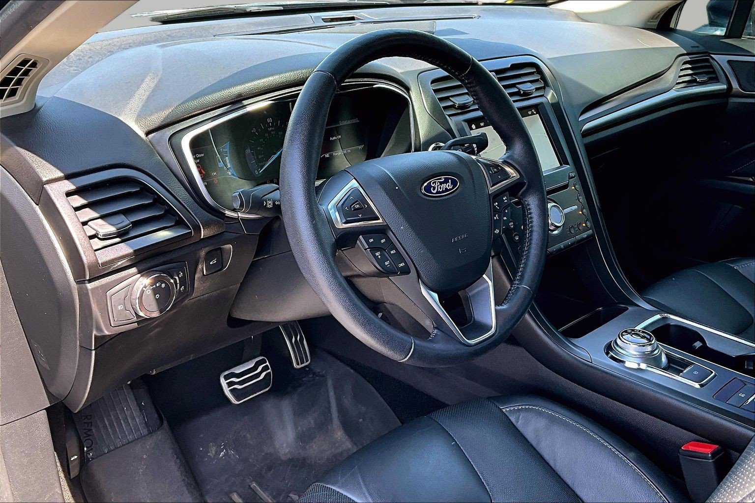 Used 2018 Ford Fusion Titanium FWD image 17