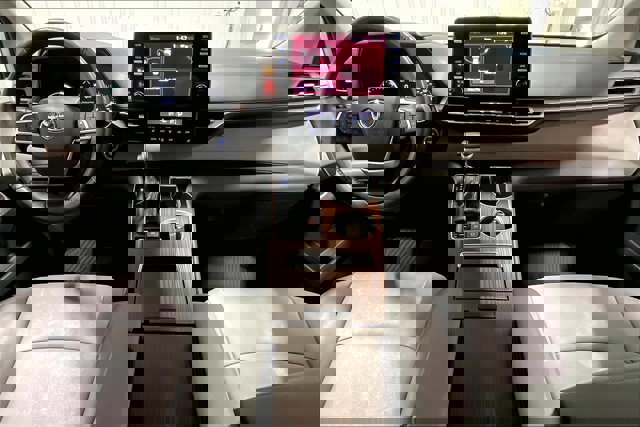 Certified 2024 Toyota Sienna XLE image 16