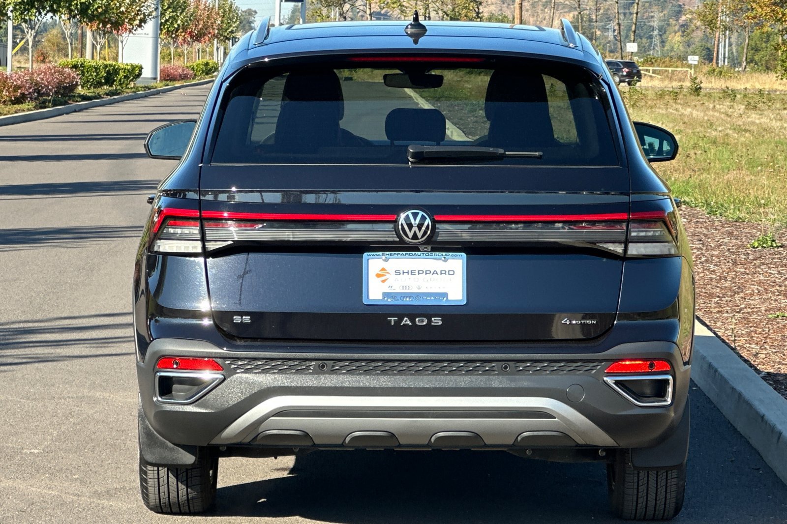 Used 2025 Volkswagen Taos SE AWD/4WD image 4