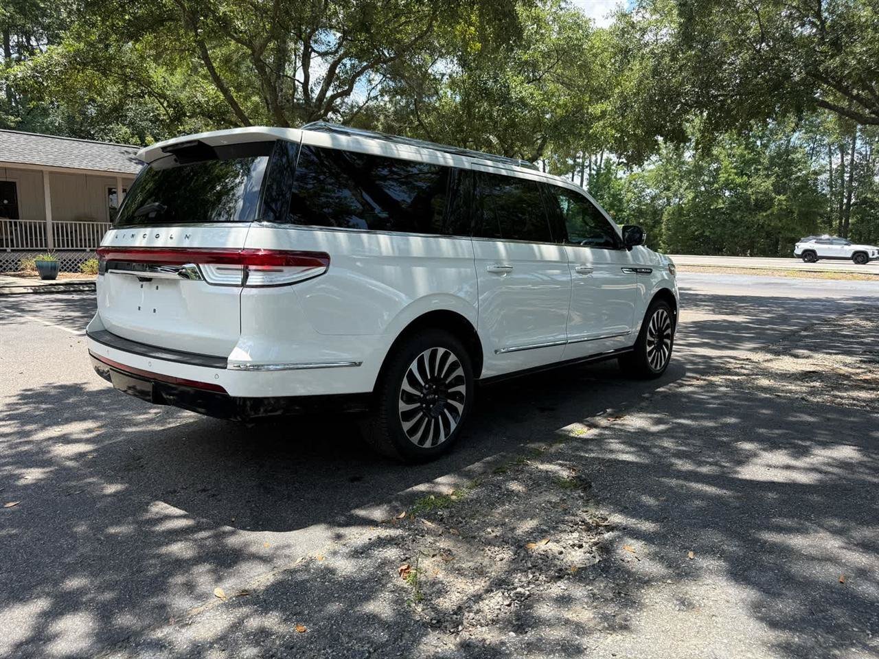 Used 2023 Lincoln Navigator L Black Label AWD/4WD image 5