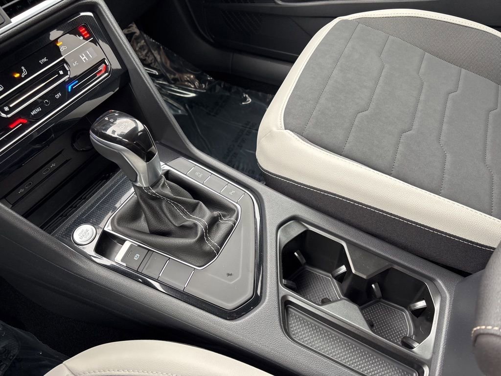 New 2025 Volkswagen Taos SE image 18