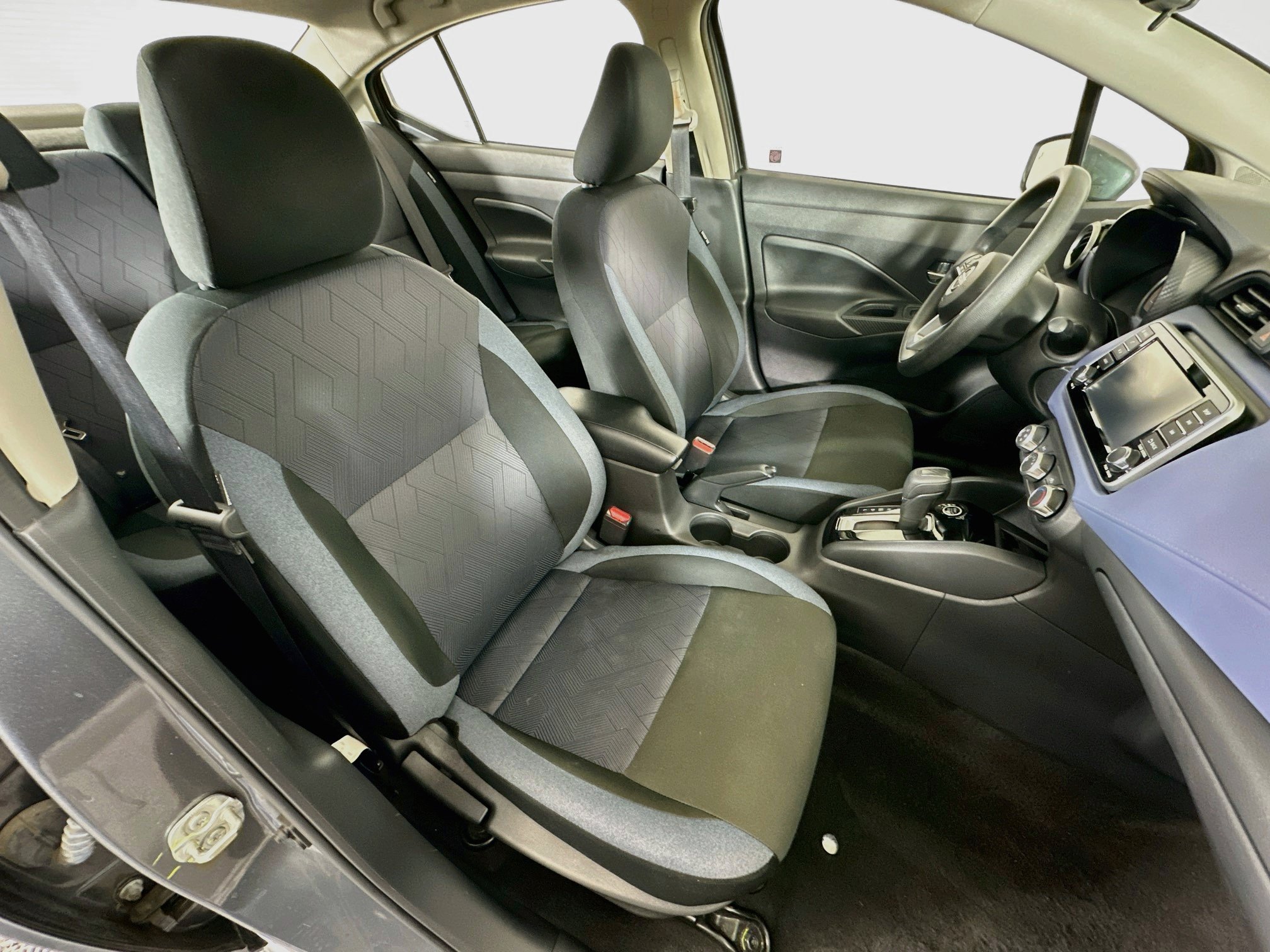 Used 2024 Nissan Versa SV FWD image 29