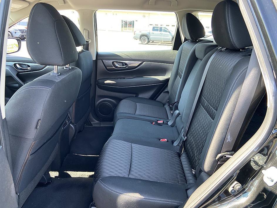 Used 2018 Nissan Rogue S FWD image 12