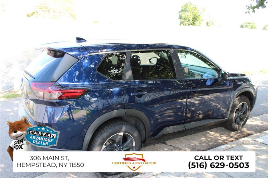 Used 2024 Nissan Rogue SV FWD image 5