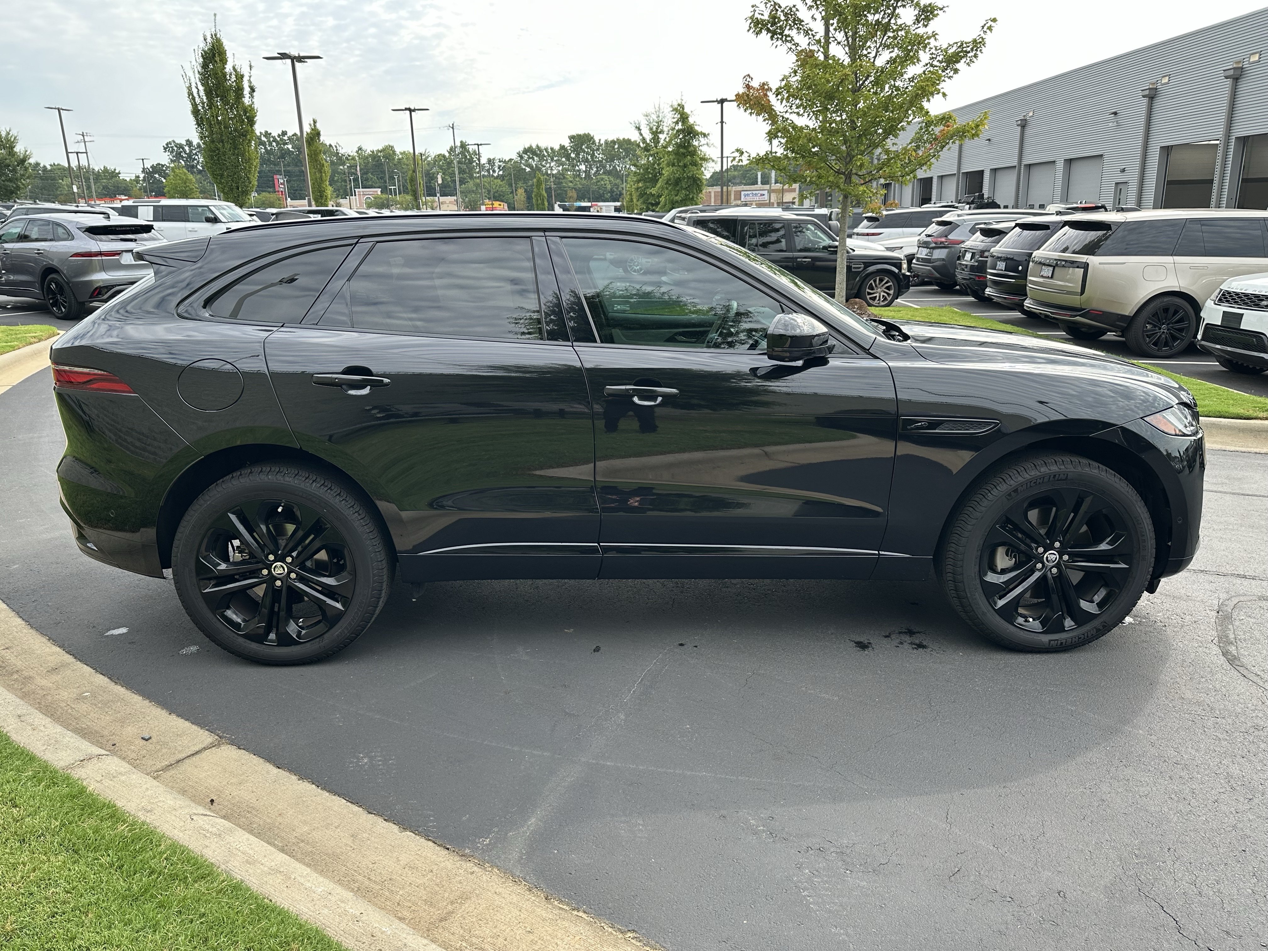 Used 2026 Jaguar F-PACE R-Dynamic S AWD/4WD image 9