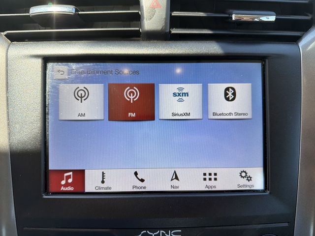 Used 2019 Ford Fusion SE FWD image 18