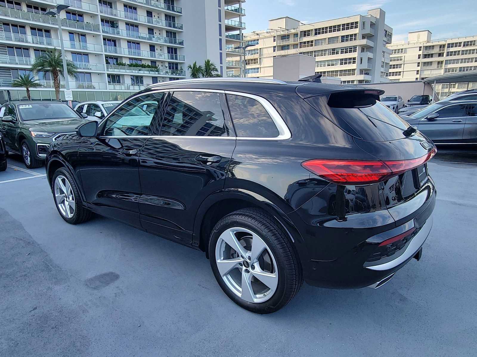 Certified 2025 Audi Q5 Premium Plus w/ Premium Plus AWD/4WD image 4