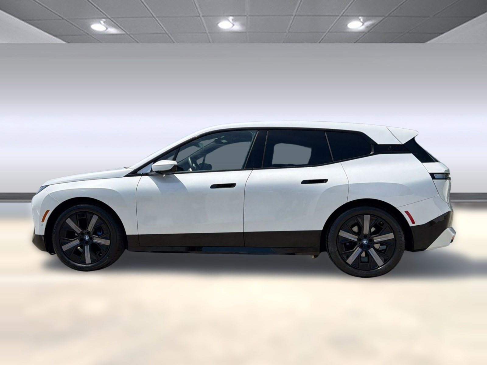 Certified 2023 BMW iX xDrive50 w/ Premium Package AWD/4WD image 2