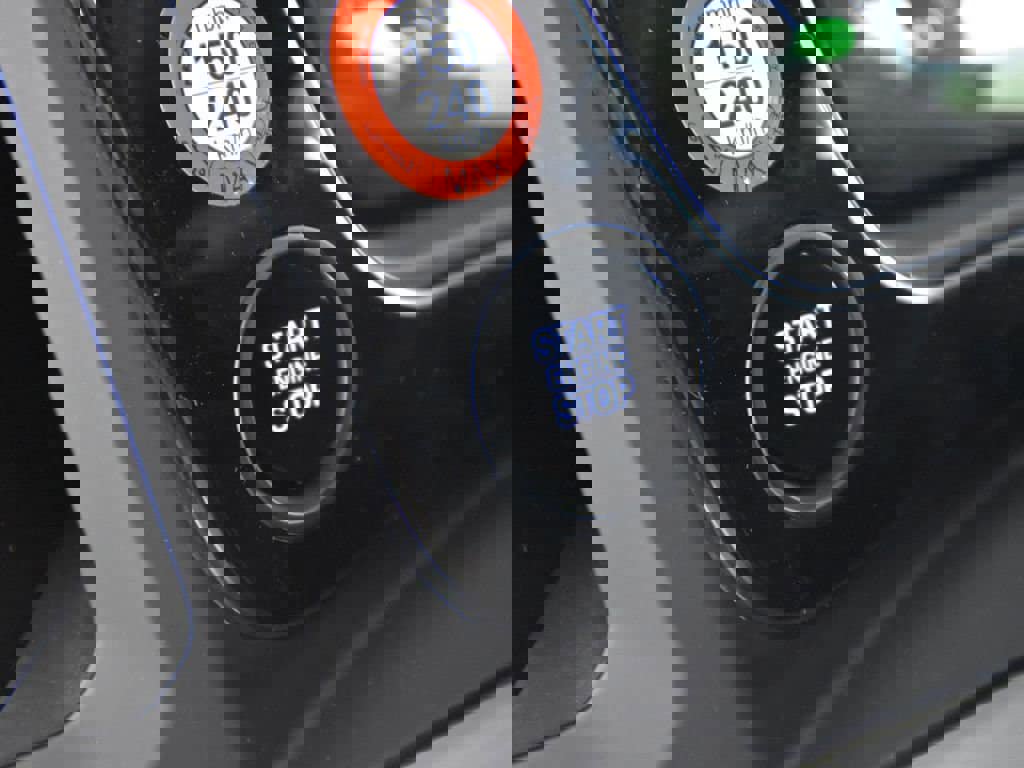 Used 2025 Porsche Cayenne image 26