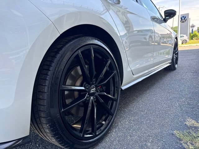 Used 2019 Volkswagen Golf R 4-Door AWD/4WD image 24