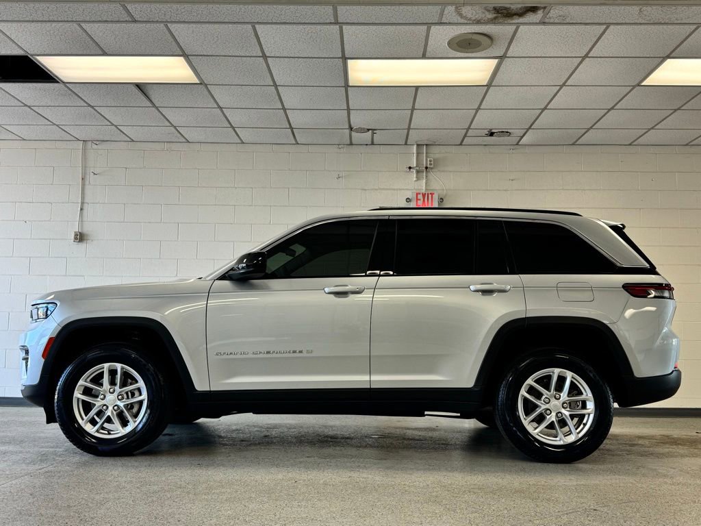 Certified 2025 Jeep Grand Cherokee Laredo X w/ Trailer Tow Package RWD image 4