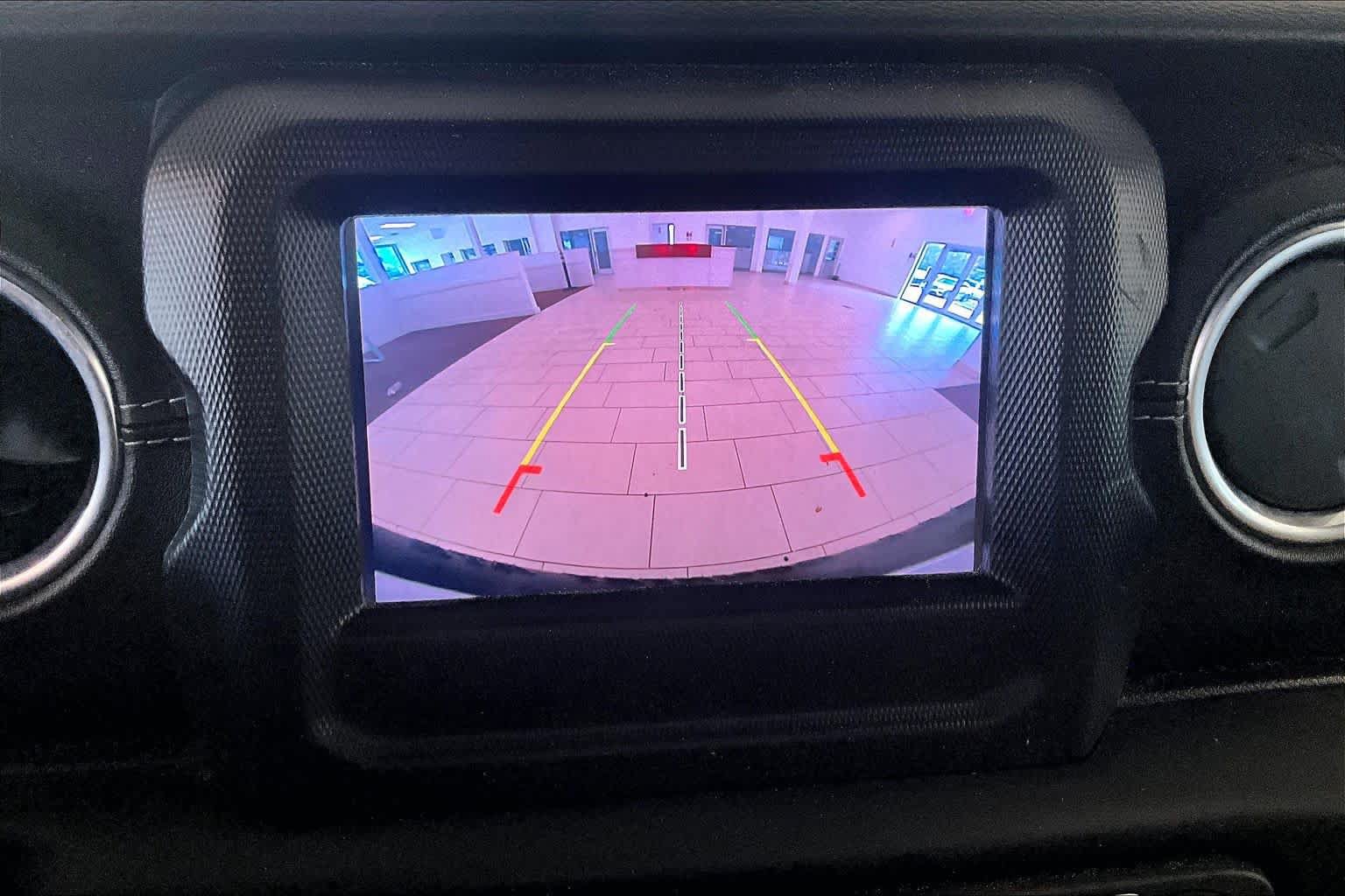Used 2018 Jeep Wrangler Unlimited Sahara w/ LED Lighting Group AWD/4WD image 24