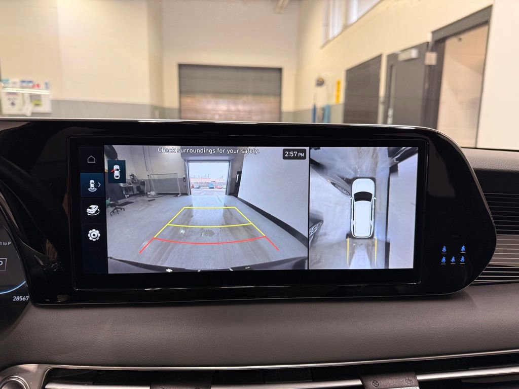 Used 2023 Hyundai Palisade Calligraphy image 17