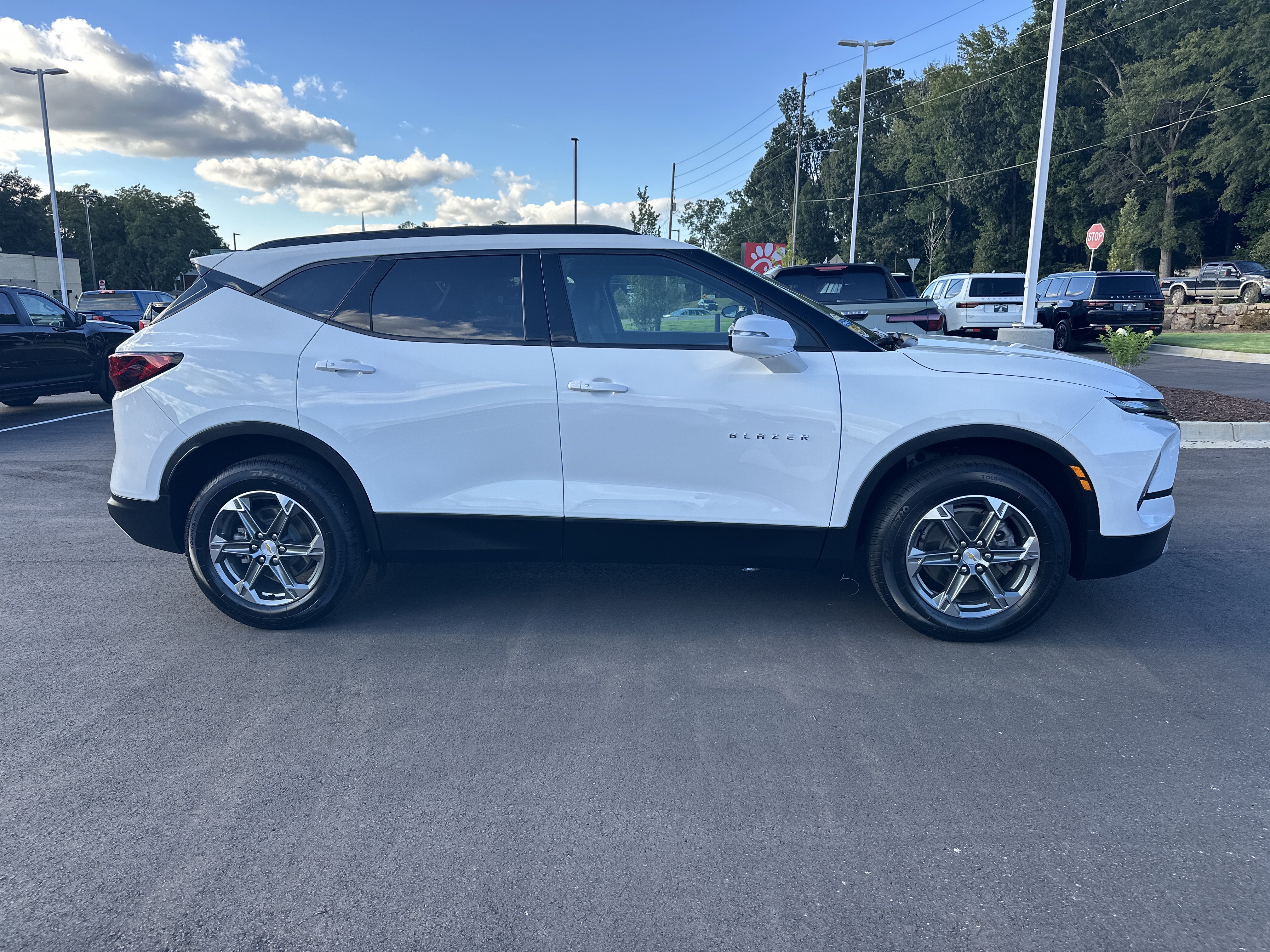 Used 2024 Chevrolet Blazer LT FWD image 9