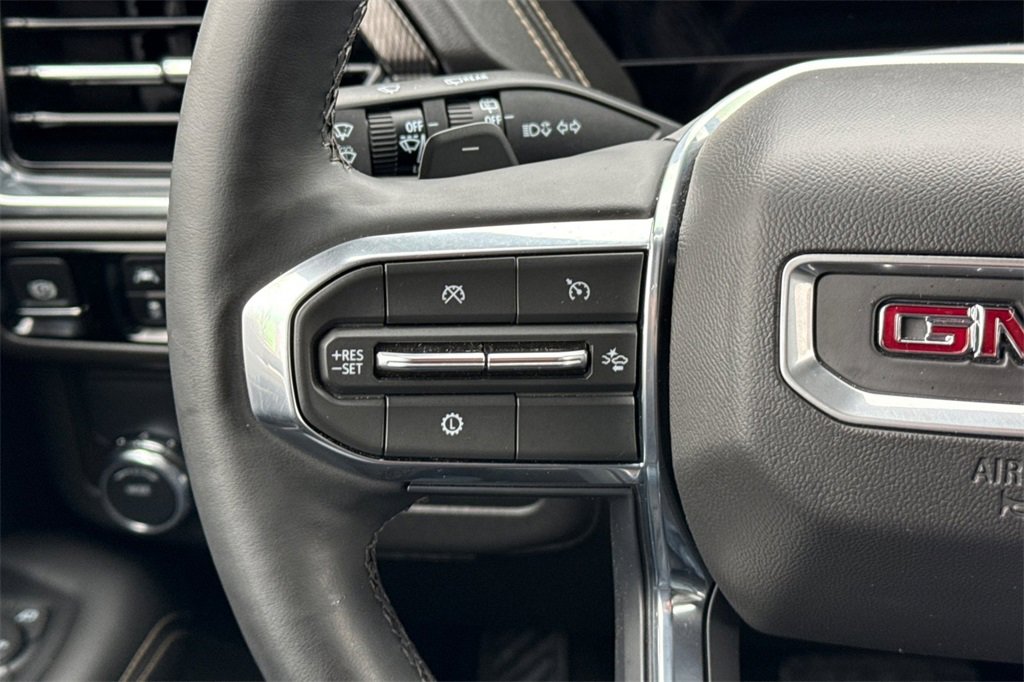 Used 2025 GMC Yukon Elevation image 34