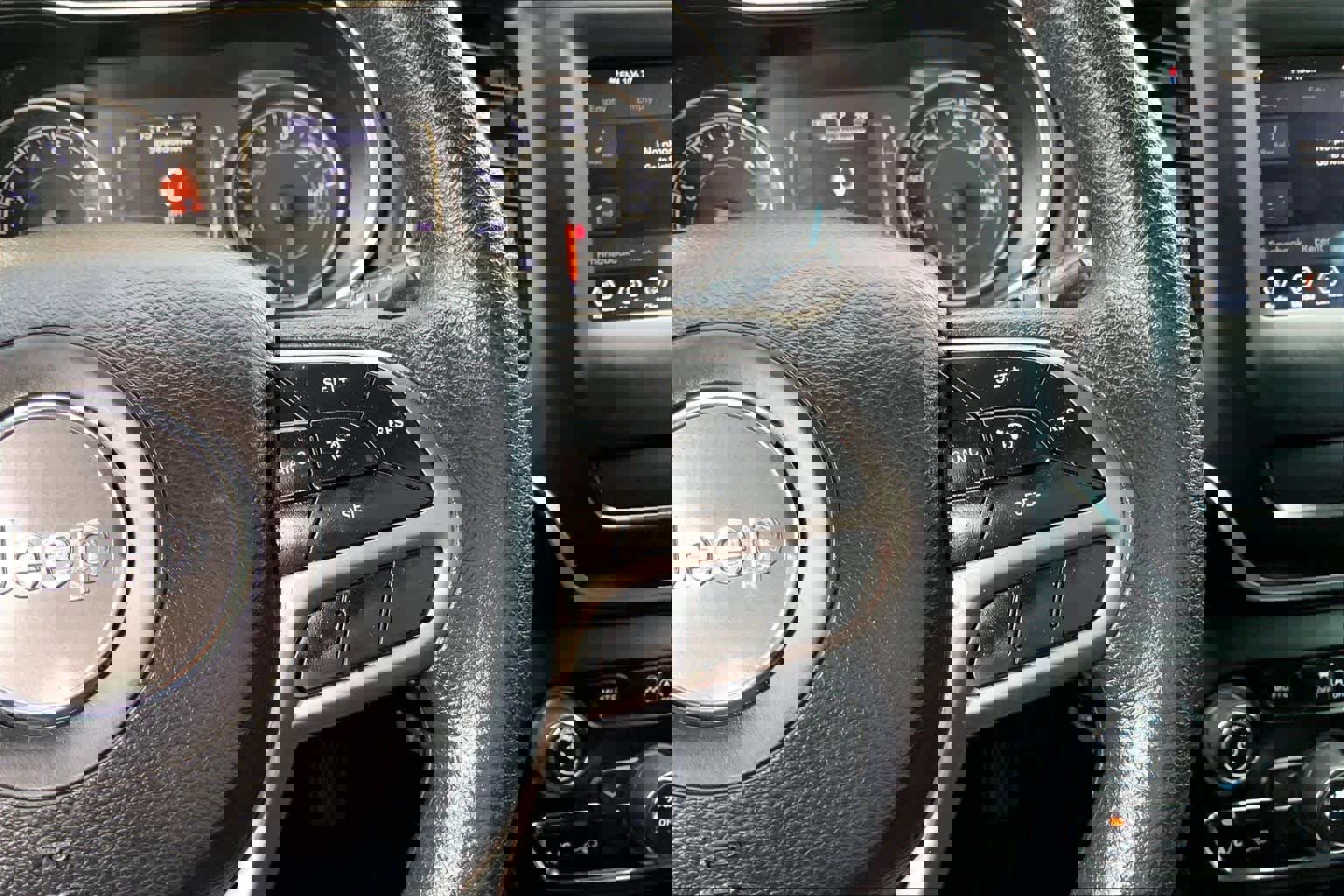 Used 2019 Jeep Cherokee Latitude w/ Popular Appearance Group image 24