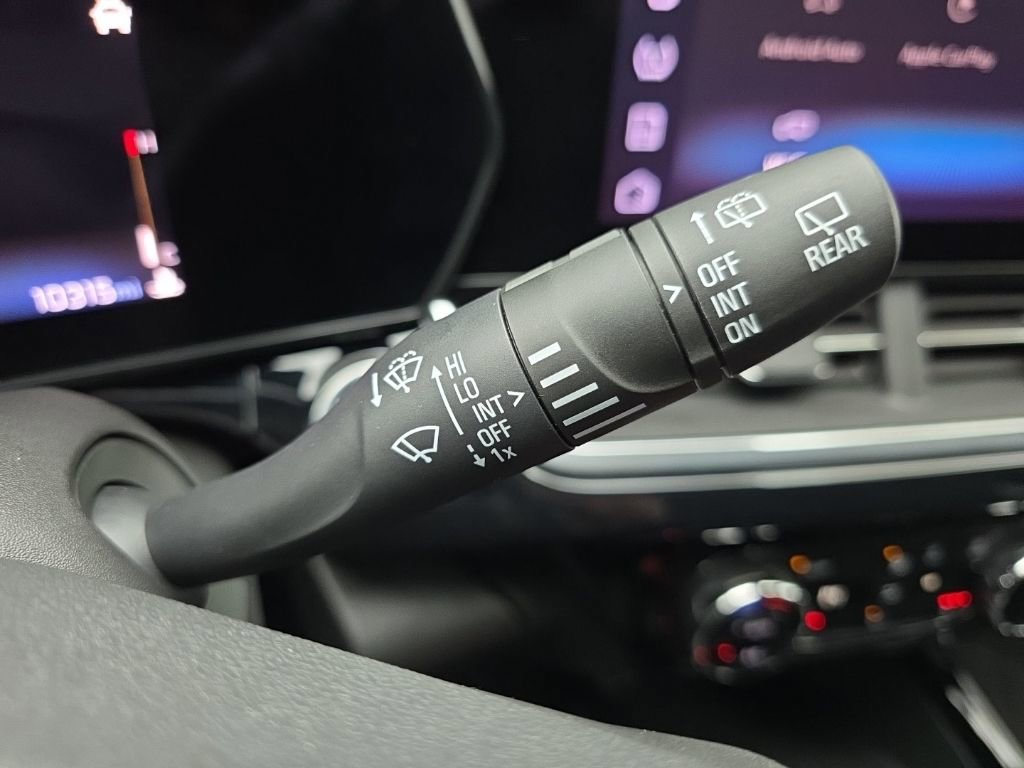 Used 2024 Chevrolet Trax RS w/ Driver Confidence Package image 28