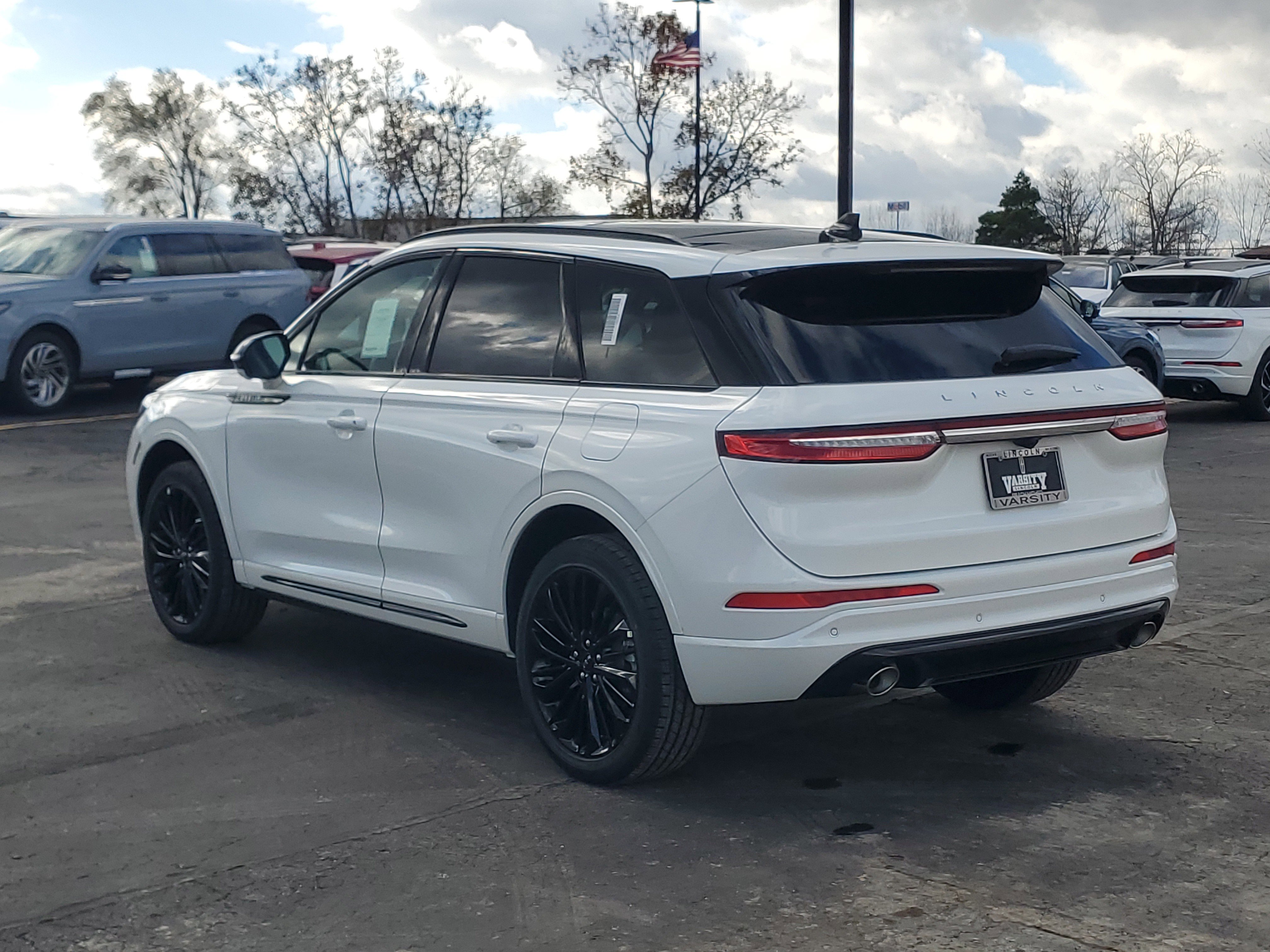 New 2026 Lincoln Corsair Premiere image 3