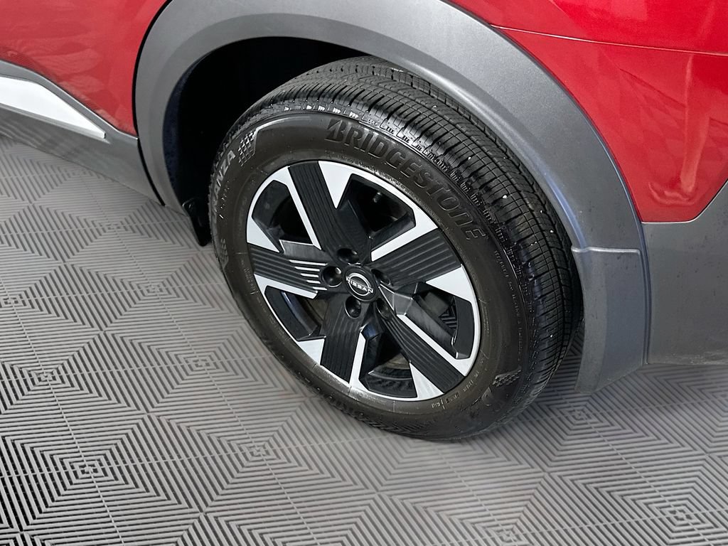 Certified 2025 Nissan Kicks SR AWD/4WD image 37