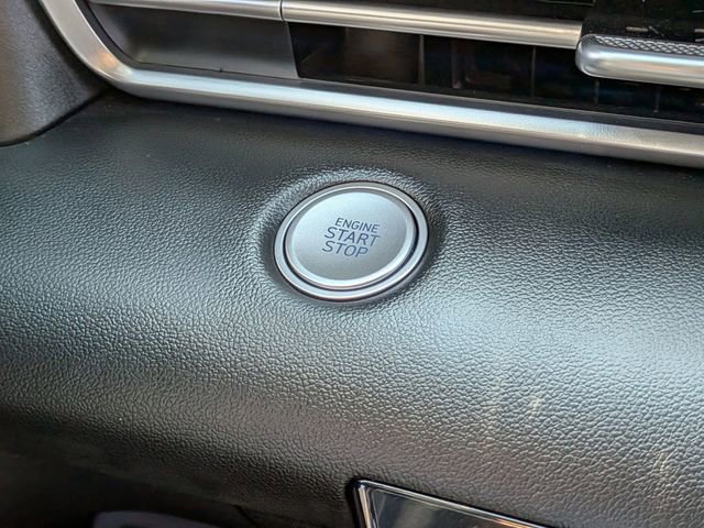 Used 2025 Hyundai Elantra Hybrid FWD image 24