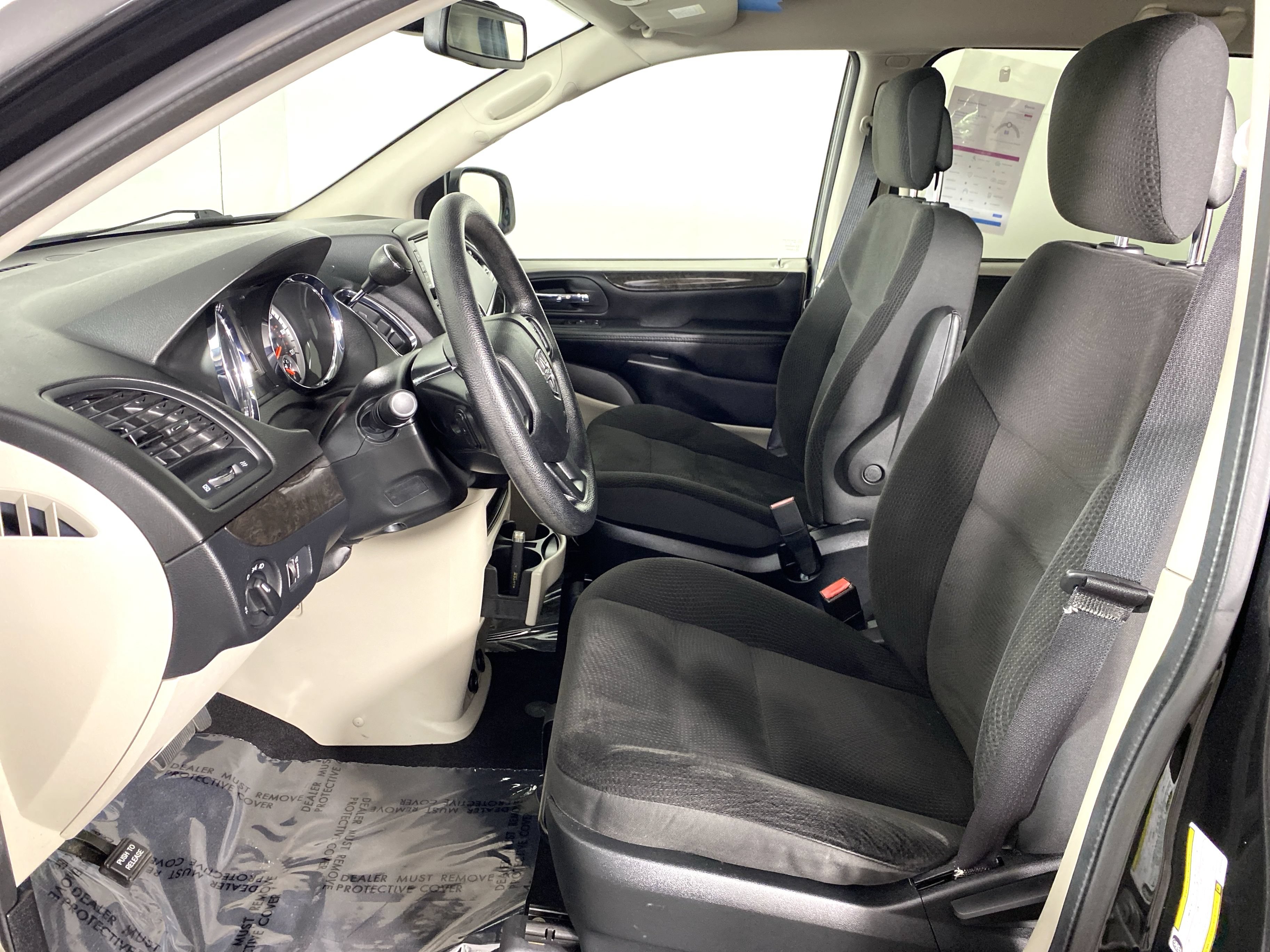 Used 2019 Dodge Grand Caravan SE w/ UConnect Hands-Free Group FWD image 14