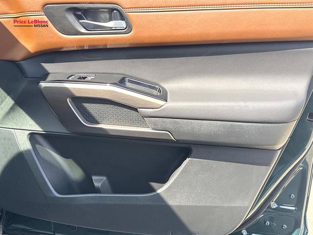 Certified 2025 Nissan Pathfinder Platinum w/ Cargo Package FWD image 13