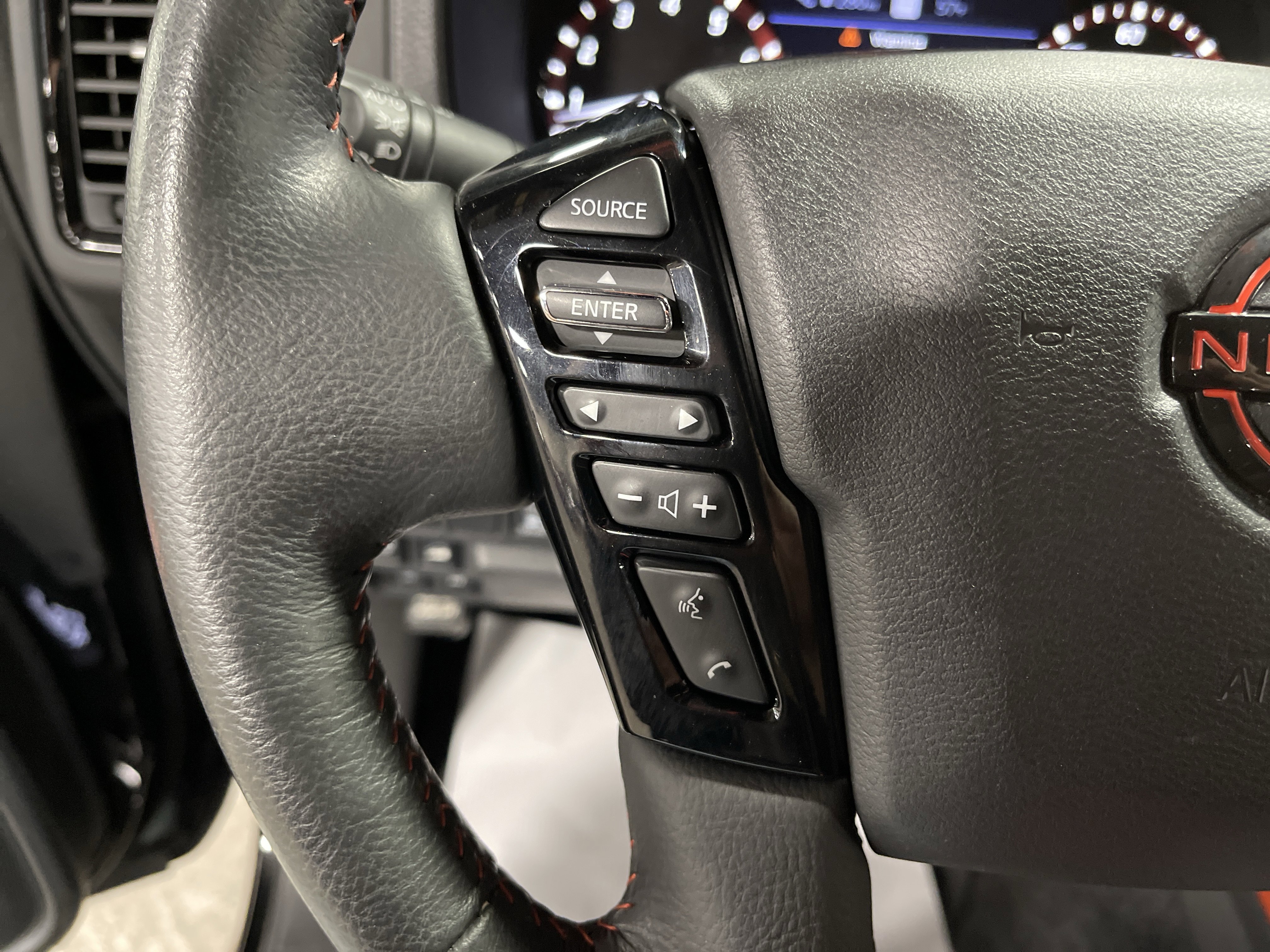 Used 2023 Nissan Frontier PRO-4X w/ Pro Convenience Package image 19