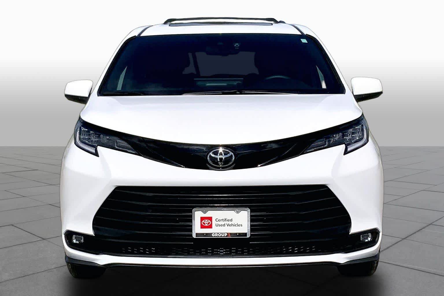 Certified 2026 Toyota Sienna XLE Woodland Edition AWD/4WD image 4
